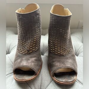 Paul Green size 8 sandal